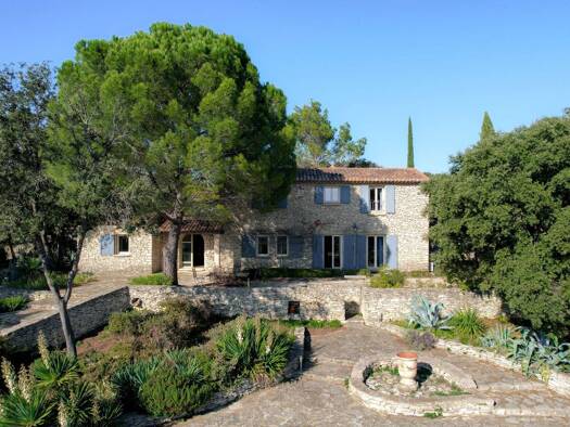 Einfamilienhaus zum Kauf 1.690.000 € 16 Zimmer 414 m² 40.000 m² Grundstück Centre Est Uzès 30700
