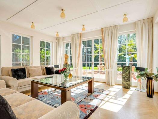 Villa zum Kauf 14 Zimmer 505 m² 6.407 m² Grundstück Straubing 94315