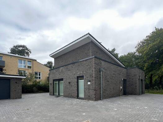 Einfamilienhaus zum Kauf 595.000 € 6,5 Zimmer 224 m² 601 m² Grundstück frei ab sofort Böcklersiedlung Neumünster 24537