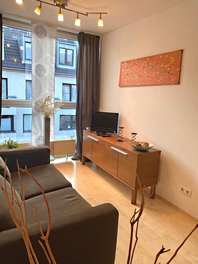 Wohnung zur Miete Wohnen auf Zeit 800 € 2 Zimmer 42 m²<br/>Wohnfläche 01.04.2025<br/>Verfügbarkeit Friedrichstadt Düsseldorf 40215