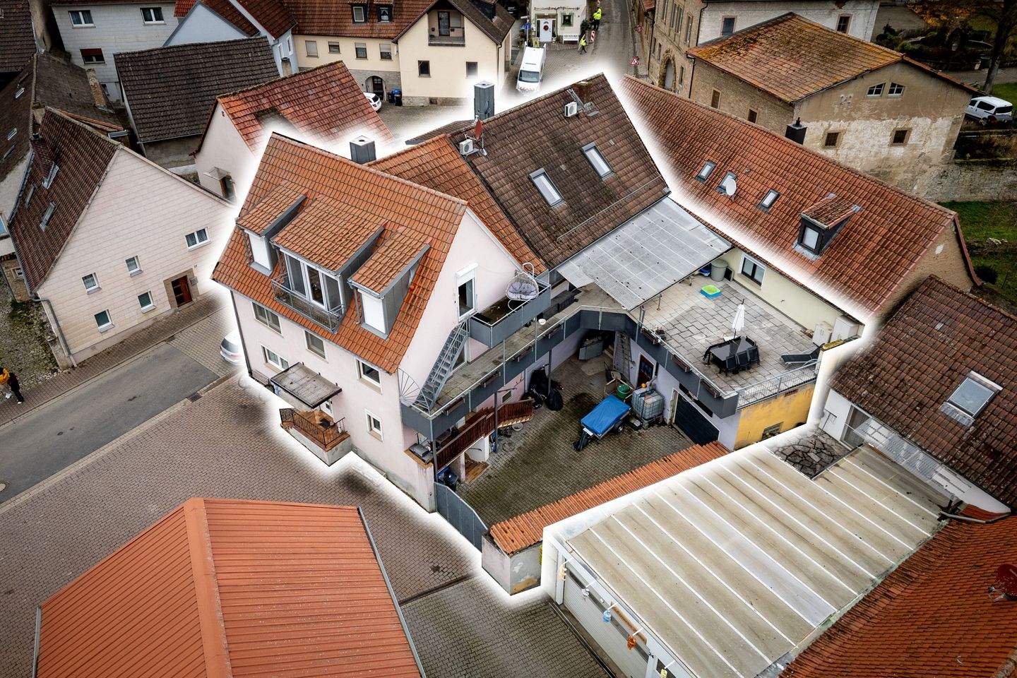 Immobilie in Mainstockheim - Attraktives Mehrfamilienhaus in Mainstockheim - Ideal für Kapitalanleger und Eigennutzer - Bild 1