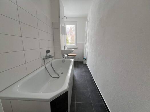 Wohnung zur Miete 265 € 2 Zimmer 48,4 m² EG Helbersdorfer Straße 12 d Helbersdorf Chemnitz 09120