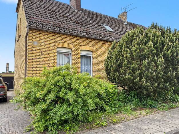 Doppelhaushälfte zum Kauf 109.000 € 5 Zimmer 105 m² 426 m² Grundstück Zahna Zahna-Elster 06895