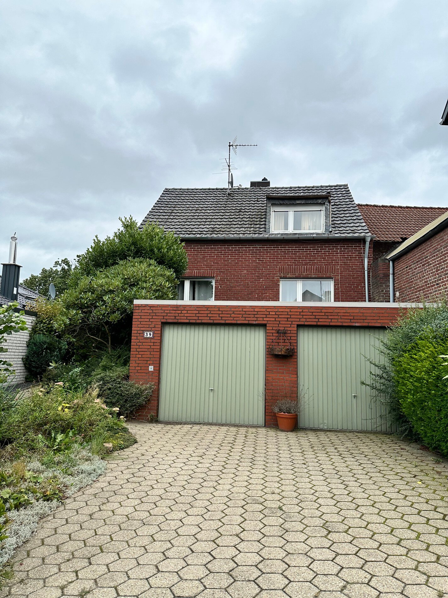 Einfamilienhaus zum Kauf 195.000 € 5 Zimmer 117 m²<br/>Wohnfläche 862 m²<br/>Grundstück Lövenich Erkelenz 41812