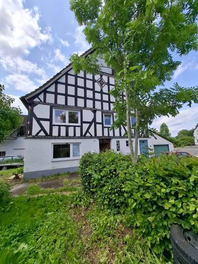 Haus zum Kauf 294.000 € 260 m² 1.529 m² Grundstück Talstraße 38 Heinsberg Kirchhundem 57399