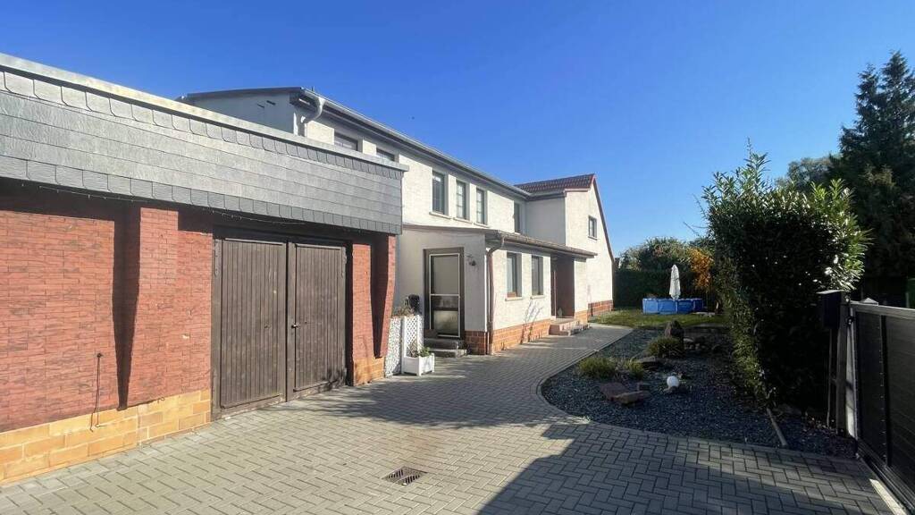 Doppelhaushälfte zum Kauf 199.900 € 3 Zimmer 130 m² 618 m² Grundstück Clara-Zetkin-Straße 5 Greppin Bitterfeld-Wolfen/ Greppin 06803