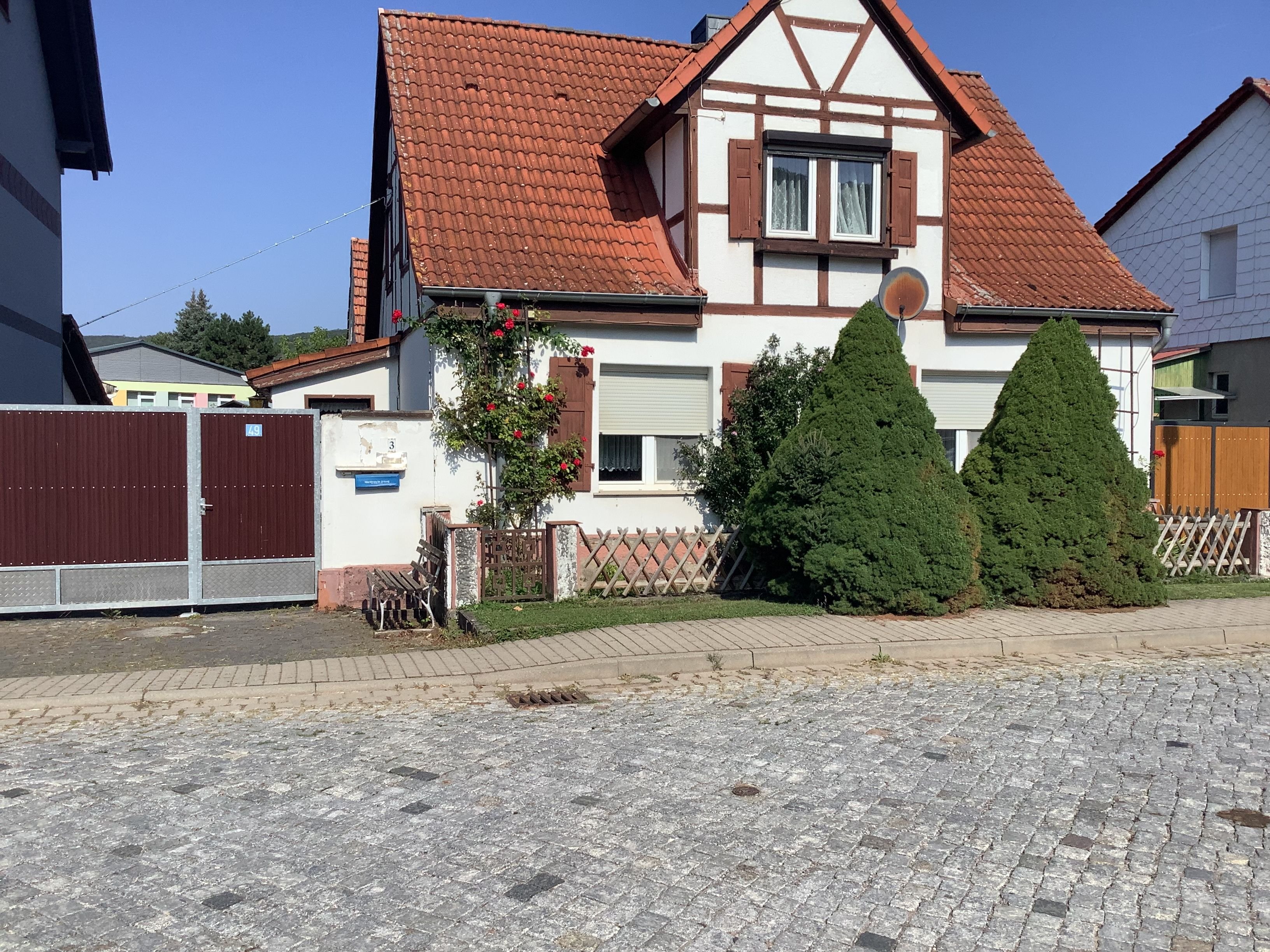 Einfamilienhaus zum Kauf provisionsfrei 69.999 € 5 Zimmer 95 m²<br/>Wohnfläche 420 m²<br/>Grundstück Großleinungen Sangerhausen 06526