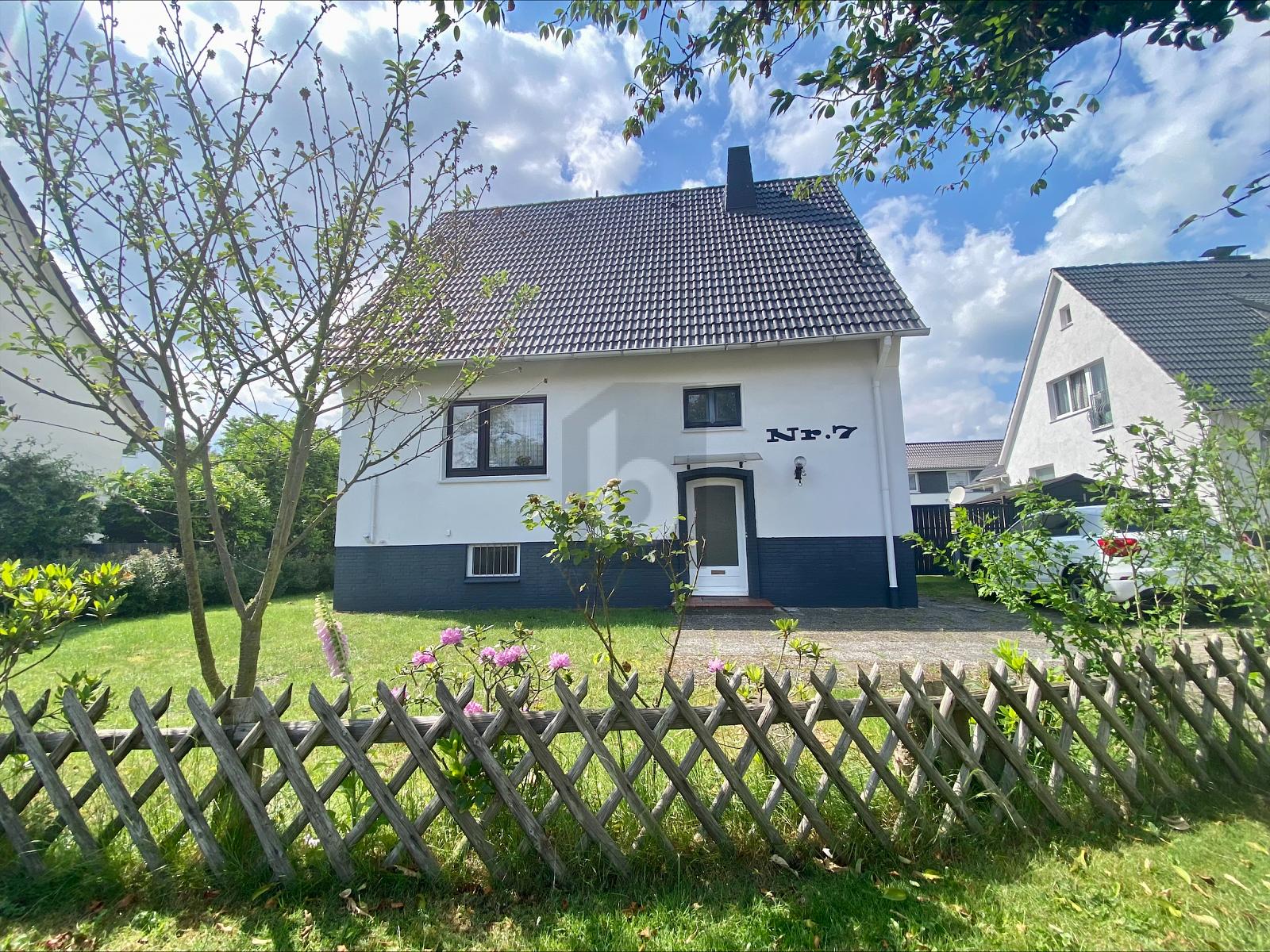 Einfamilienhaus zum Kauf 570.000 € 7 Zimmer 230 m²<br/>Wohnfläche 370 m²<br/>Grundstück Buxtehude Buxtehude 21614