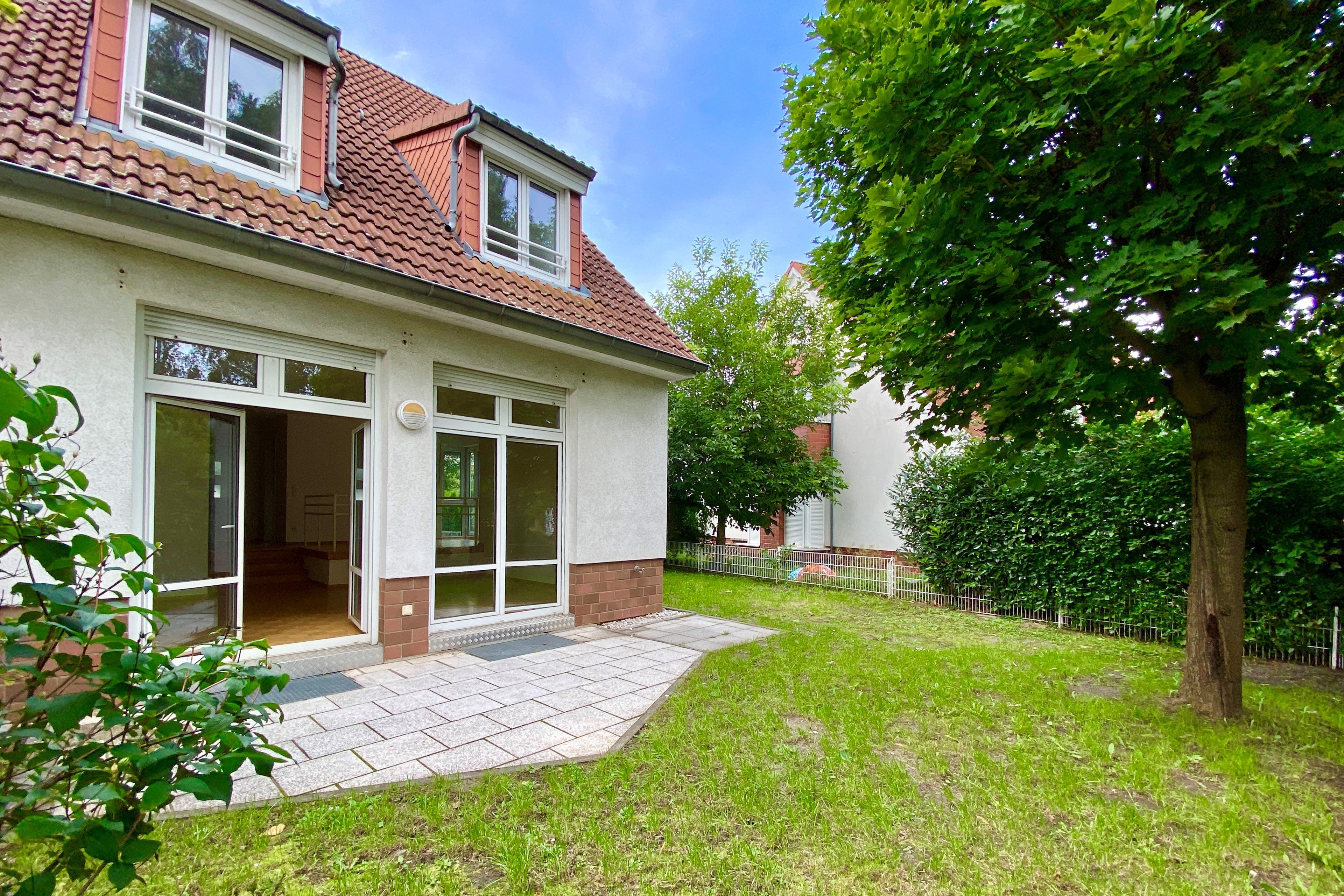 Reihenendhaus zum Kauf provisionsfrei 499.900 € 4 Zimmer 117,9 m²<br/>Wohnfläche 339 m²<br/>Grundstück ab sofort<br/>Verfügbarkeit Am Reitplatz 19 Dallgow Dallgow-Döberitz 14624