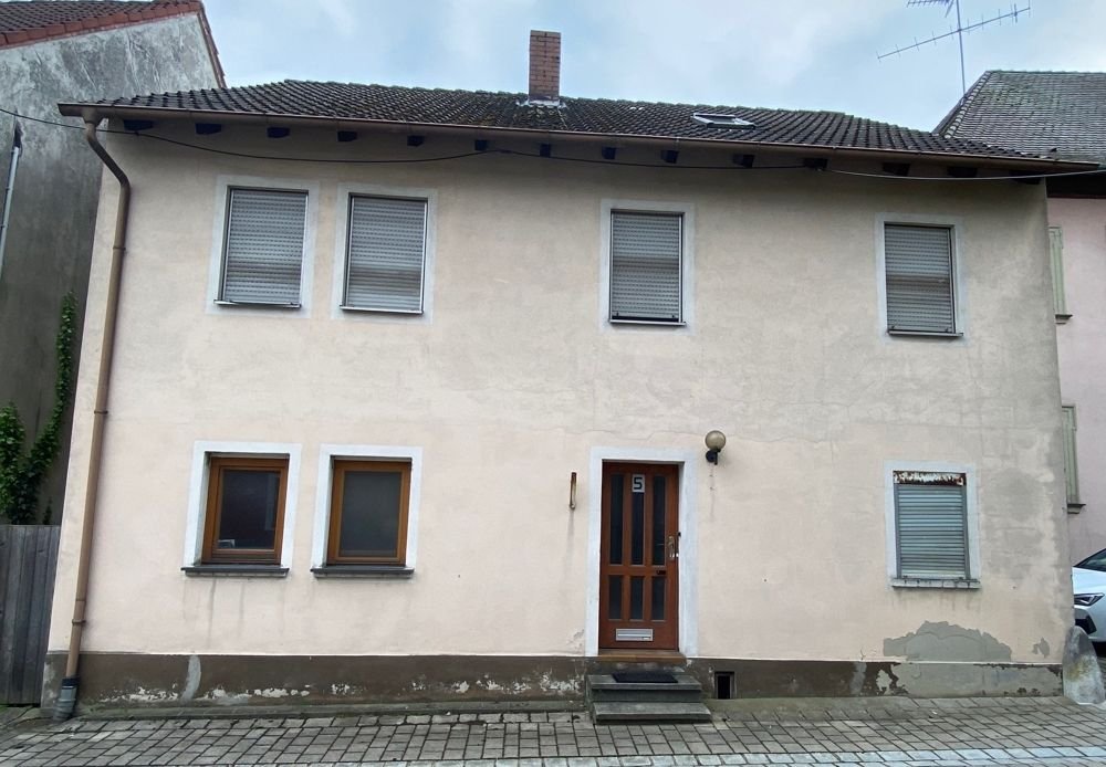 Einfamilienhaus zum Kauf 114.000 € 9 Zimmer 140 m²<br/>Wohnfläche 141 m²<br/>Grundstück Geiselwind Geiselwind 96160