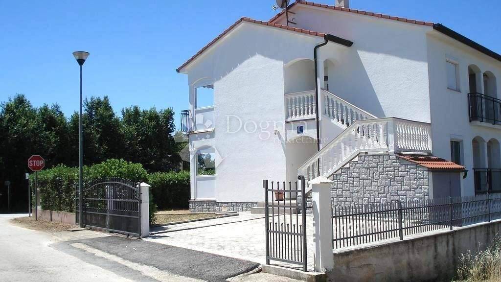 Haus zum Kauf 625.000 € 26 Zimmer 361 m² Luka