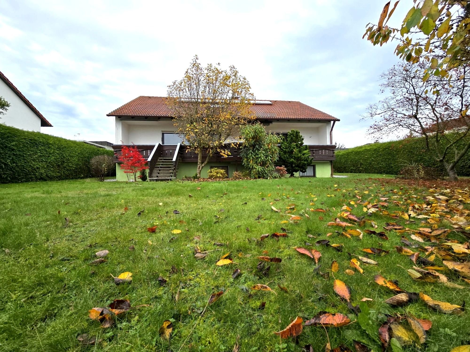 Mehrfamilienhaus zum Kauf 329.000 € 11,5 Zimmer 269 m²<br/>Wohnfläche 945 m²<br/>Grundstück ab sofort<br/>Verfügbarkeit Wassertrüdingen Wassertrüdingen 91717