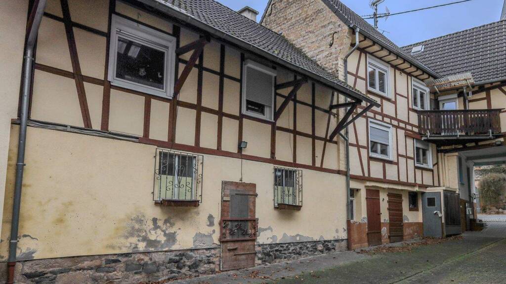 Mehrfamilienhaus zum Kauf provisionsfrei 139.000 € 10 Zimmer 170 m² 588 m² Grundstück Dauernheim Ranstadt 63691