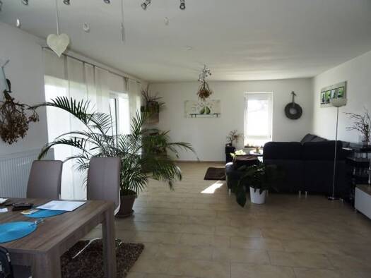 Wohnung zur Miete 730 € 3 Zimmer 100 m² 1. Geschoss frei ab sofort Krumbach Krumbach Burgebrach 96138