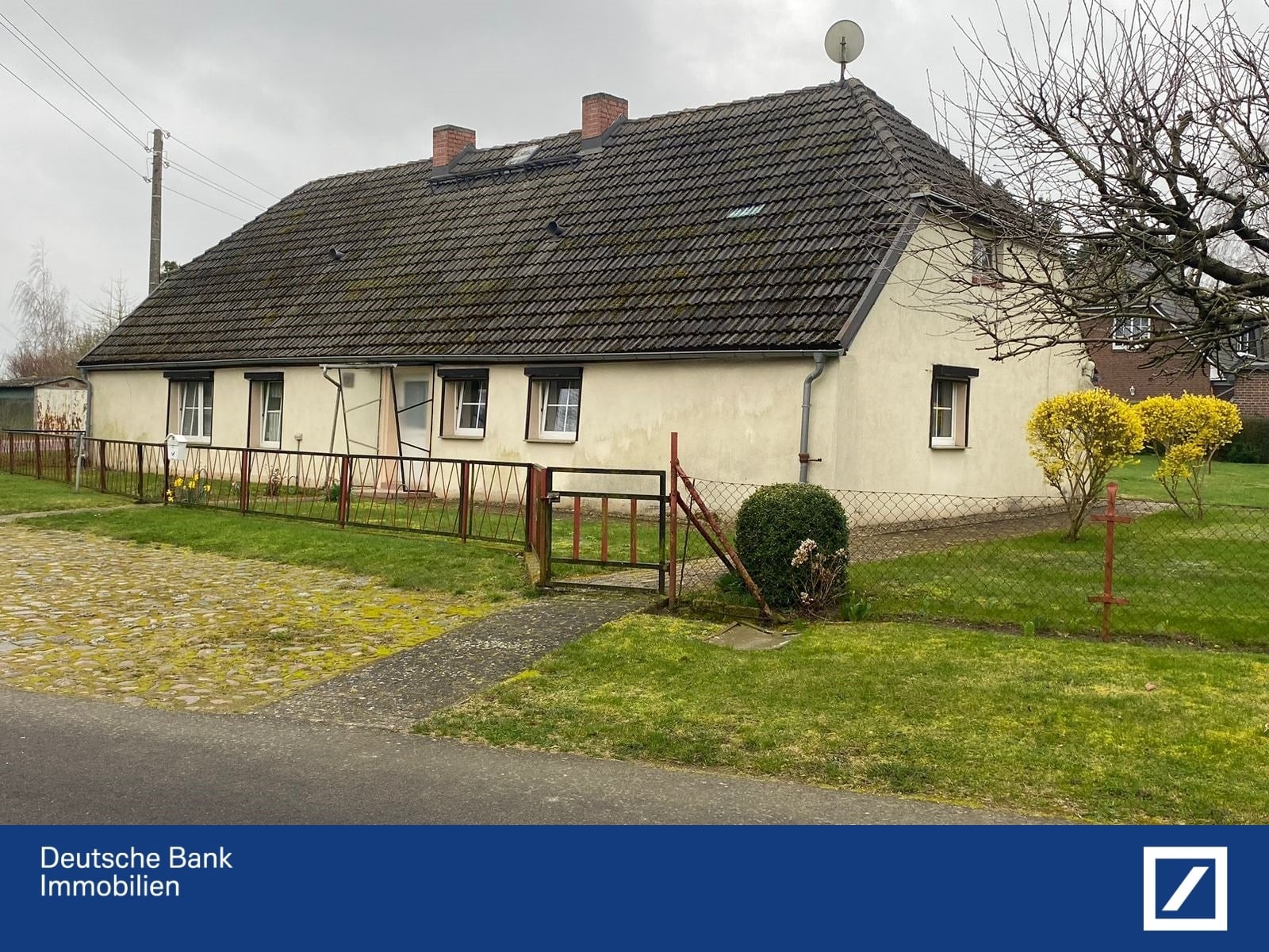 Bauernhaus zum Kauf provisionsfrei 79.999 € 4 Zimmer 109 m²<br/>Wohnfläche 1.305 m²<br/>Grundstück Knorrendorf Knorrendorf 17091