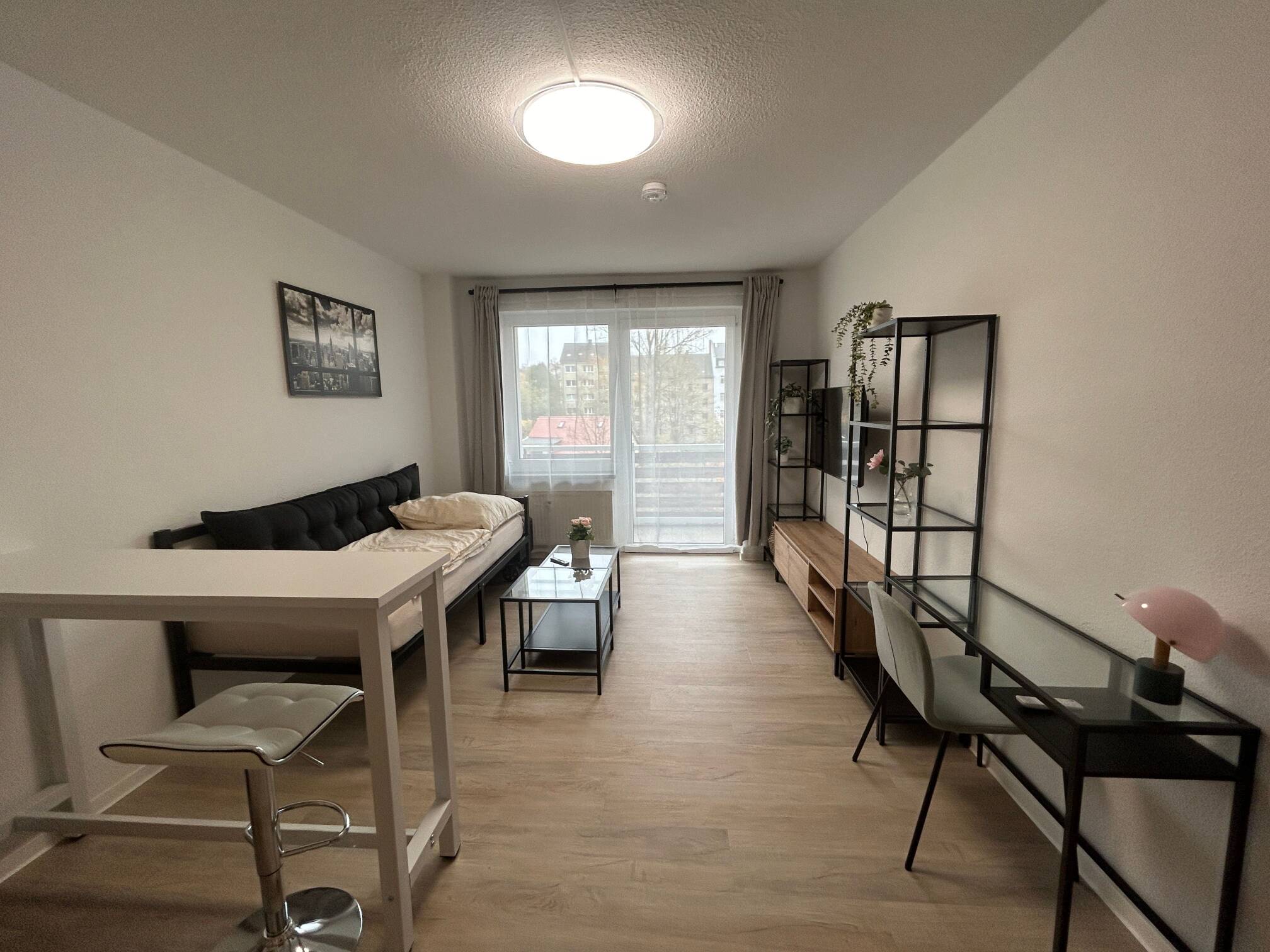 Modernes, möbliertes Apartment mit Balkon – Heinrich-Schütz-Straße 18, 9130 Chemnitz – Vorschaubild 3