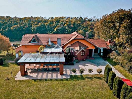 Haus zum Kauf 8 Zimmer 558 m² Marinci, Nustar Nuštar