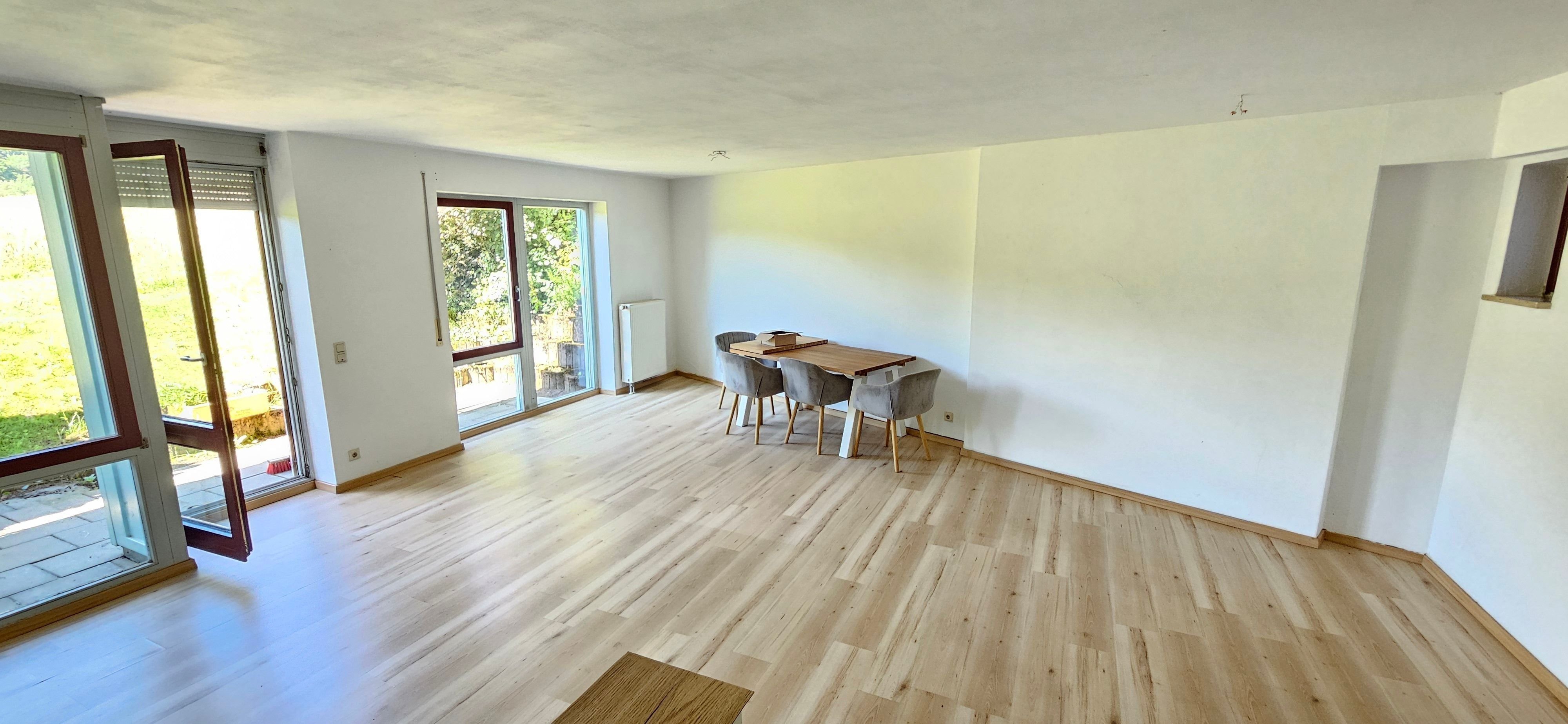 Wohnung zur Miete 750 € 4 Zimmer 98 m²<br/>Wohnfläche EG<br/>Geschoss ab sofort<br/>Verfügbarkeit Erkelsdorfer Straße 7 Neukirchen Neukirchen bei Sulzbach-Rosenberg 92259