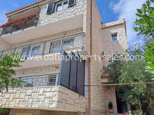 Einfamilienhaus zum Kauf 1.200.000 € 9 Zimmer 335 m² 498 m² Grundstück Omiš 21310