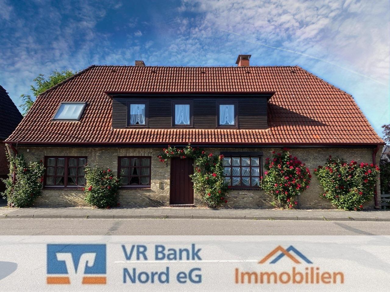 Einfamilienhaus zum Kauf 259.000 € 9 Zimmer 229,8 m²<br/>Wohnfläche 1.073 m²<br/>Grundstück 01.01.2025<br/>Verfügbarkeit Haus der Arbeiterwohlfahrt Schleswig 24837