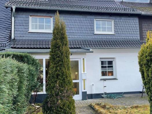Reihenmittelhaus zum Kauf 152.000 € 3 Zimmer 107 m² 165 m² Grundstück Heinrichsdorf Olsberg 59939