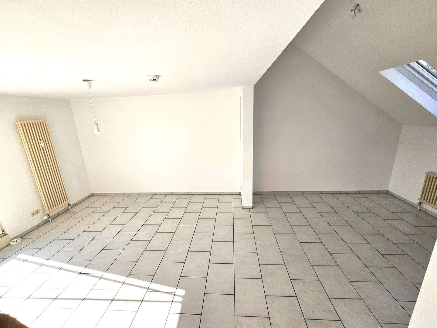 Immobilie in Gottmadingen - Zentral gelegene 4-Zimmer Maisonettewohnung mit großer Dachterrasse und Tiefgaragenstellplatz - Bild 3