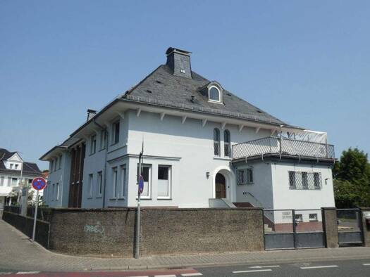 Haus zum Kauf 1.790.000 € 20 Zimmer 177 m² 1.617 m² Grundstück Rüsselsheim Rüsselsheim am Main 65428