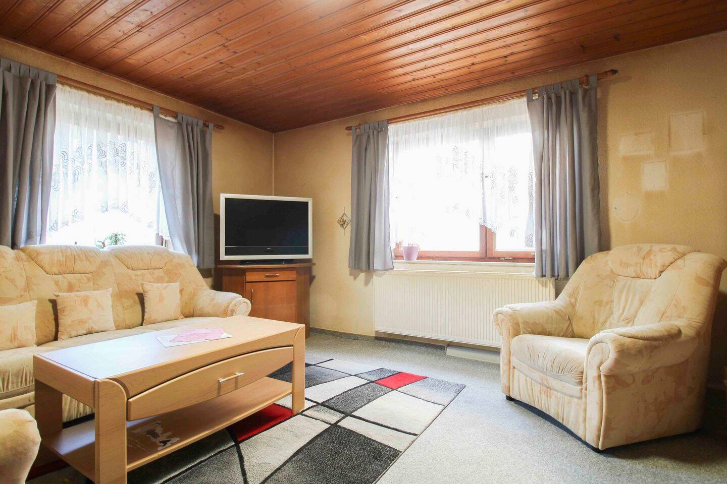 Immobilie in Hausen - Sanierungsbedürftiges Zweifamilienhaus mit Ausbaupotenzial in ruhiger Lage von Wimmelbach - Bild 1