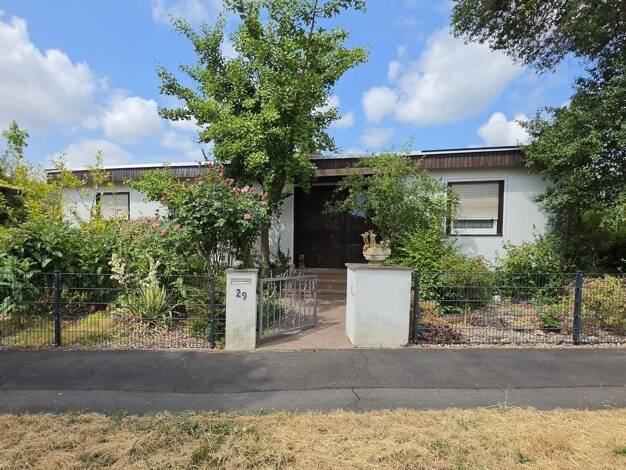Bungalow zum Kauf 459.000 € 5 Zimmer 122 m² 625 m² Grundstück Heuchelhof Würzburg 97084