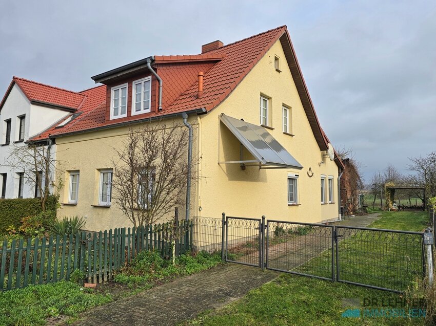 Doppelhaushälfte zum Kauf 119.000 € 4 Zimmer 115 m²<br/>Wohnfläche 941 m²<br/>Grundstück Altentreptow Altentreptow 17087