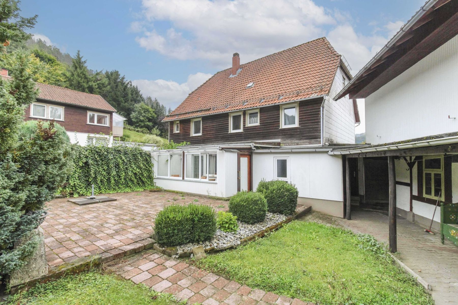 Mehrfamilienhaus zum Kauf 180.000 € 10 Zimmer 282,5 m²<br/>Wohnfläche 1.474,3 m²<br/>Grundstück Walkenried 37447