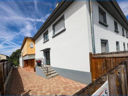 Mehrfamilienhaus zum Kauf 729.000 € 8,5 Zimmer 247 m² 673 m² Grundstück Singen Singen (Hohentwiel) 78224