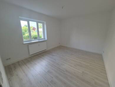 Wohnung zur Miete 360 € 2 Zimmer 52,9 m² EG frei ab 01.07.2025 Lungwitzer Straße 30 Glauchau Glauchau 08371
