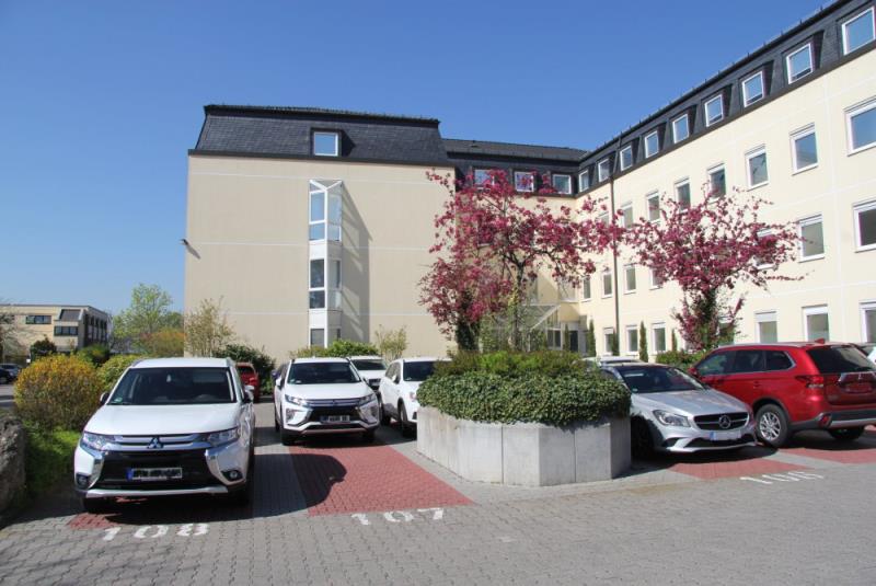 Medizinisches Gebäude zur Miete provisionsfrei 2.095,86 € 8 Zimmer 322,4 m²<br/>Bürofläche ab 100 m²<br/>Teilbarkeit Keramag Flörsheim 65439