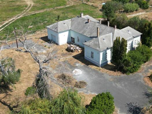 Herrenhaus zum Kauf 200.000 € 9 Zimmer 587 m² 4.630 m² Grundstück Cserszegtomaj 8372