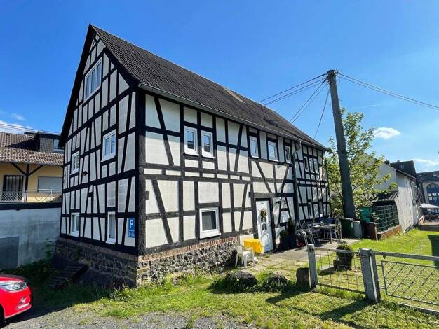 Mehrfamilienhaus zum Kauf 199.900 € 6 Zimmer 150 m² 186 m² Grundstück Asbach 53567