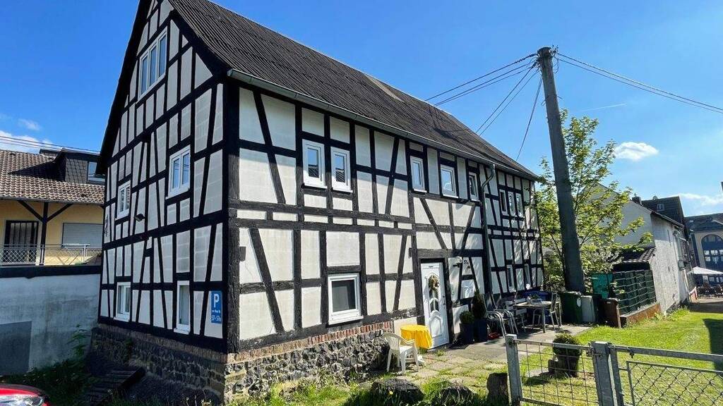 Mehrfamilienhaus zum Kauf 199.900 € 6 Zimmer 150 m² 186 m² Grundstück Asbach 53567