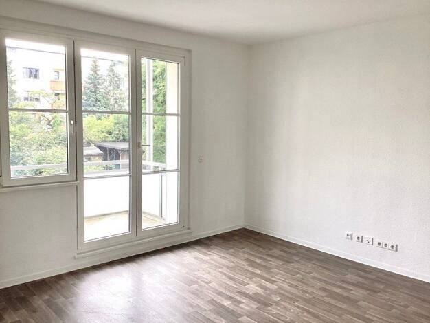 Wohnung zur Miete 395 € 3 Zimmer 64,6 m² frei ab sofort Friedrich-Ebert-Str. 1 Cracau Magdeburg 39114