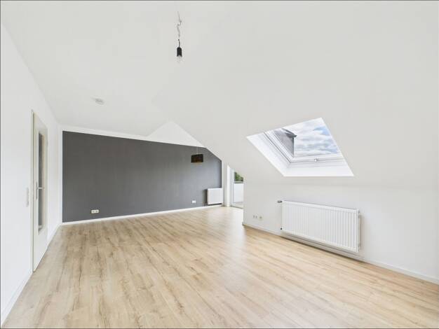 Wohnung zur Miete 720 € 2 Zimmer 57 m² Dachgeschoss Goldbach Goldbach 63773