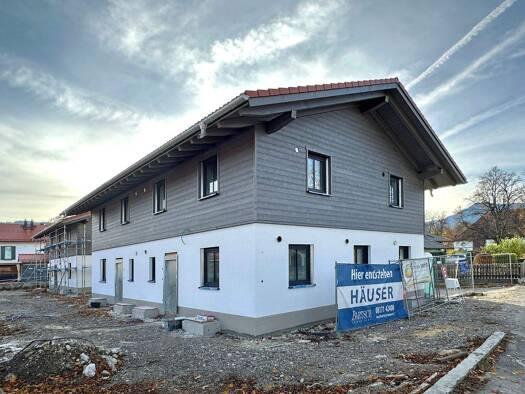 Doppelhaushälfte zum Kauf - Erstbezug 945.000 € 4 Zimmer 129,7 m² 289,5 m² Grundstück Benediktbeuern 83671