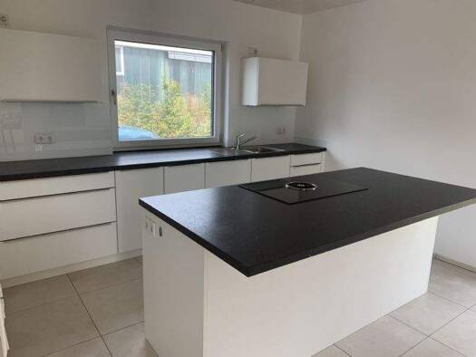 Reihenendhaus zur Miete 1.980 € 4,5 Zimmer 175 m² 220 m² Grundstück frei ab 01.05.2026 Margeritenstr. 16 d Hammerbach Herzogenaurach 91074