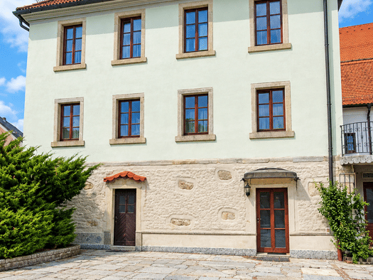 Büro-/Lagergebäude zur Miete 500 € 5 Zimmer 104 m² Bürofläche teilbar von 15 m² bis 30 m² Pfarrplatz 2 Pleystein Pleystein 92714