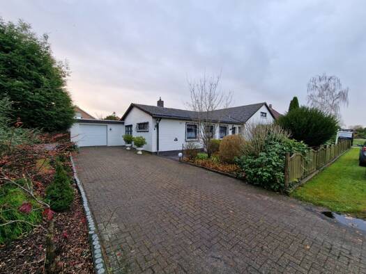 Bungalow zum Kauf 224.000 € 6 Zimmer 184 m² 1.109 m² Grundstück Barßel 26676