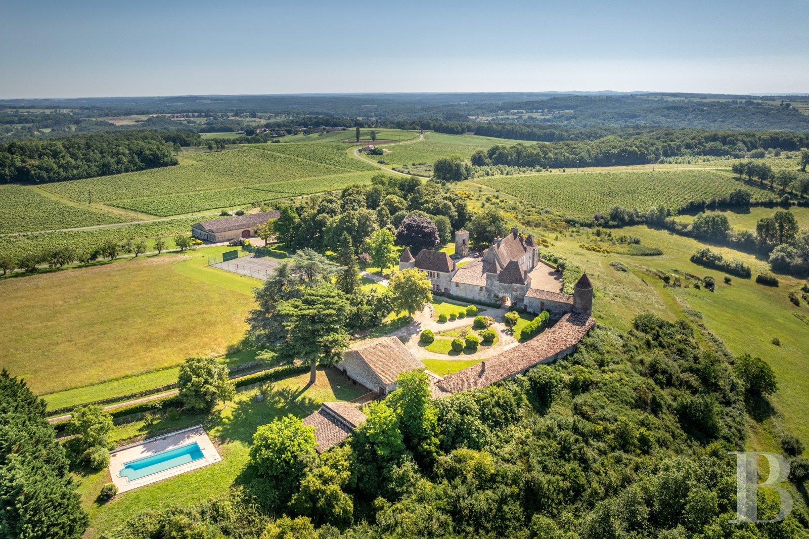 Weingut zum Kauf 5.538.000 € 1.120.000 m²<br/>Grundstück Saint-Émilion 33330