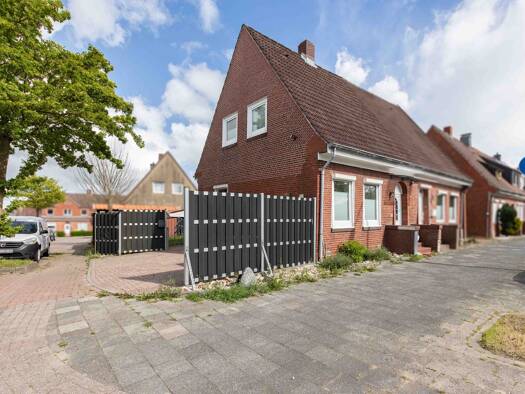Doppelhaushälfte zum Kauf 149.000 € 4 Zimmer 70 m² 192 m² Grundstück Friesland Emden 26725