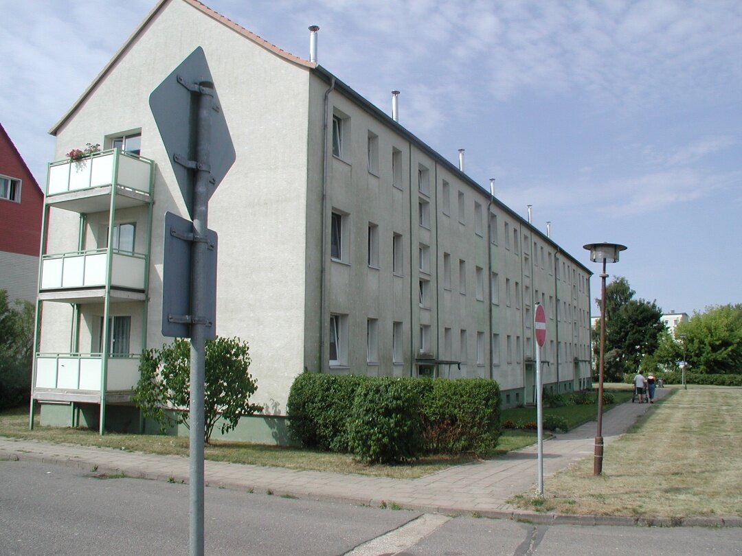 Wohnung zur Miete 327 € 2,5 Zimmer 58,2 m²<br/>Wohnfläche 1.<br/>Geschoss 01.01.2025<br/>Verfügbarkeit Fritz-Reuter-Platz 5 Warin Warin 19417