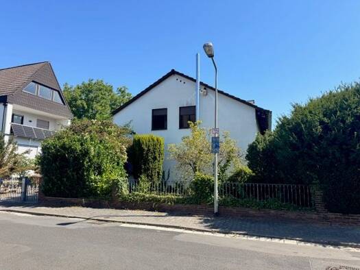 Einfamilienhaus zur Miete 2.500 € 8 Zimmer 200 m² 630 m² Grundstück frei ab 01.12.2026 Schalksbornstraße 6 Bergen-Enkheim Frankfurt am Main 60388