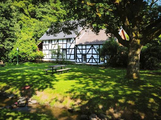 Einfamilienhaus zum Kauf provisionsfrei 444.500 € 5 Zimmer 150 m² 550 m² Grundstück frei ab sofort Burgkapelle 1 Altwindeck Windeck 51570