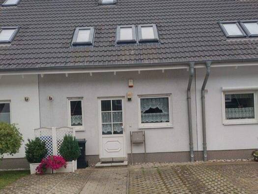 Reihenmittelhaus zur Miete 1.040 € 4 Zimmer 104 m² 196 m² Grundstück frei ab 01.05.2026 Bergen Bergen auf Rügen 18528