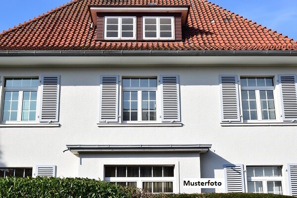 Mehrfamilienhaus zum Kauf 15.000 € 1 Zimmer 250 m²<br/>Wohnfläche 290 m²<br/>Grundstück Eisenberg Eisenberg 07607